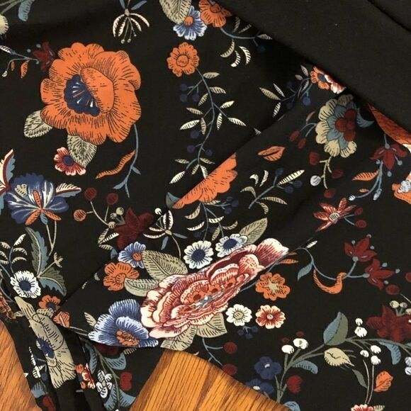 W5 Black Floral Embroidered Tee - Picture 4 of 6